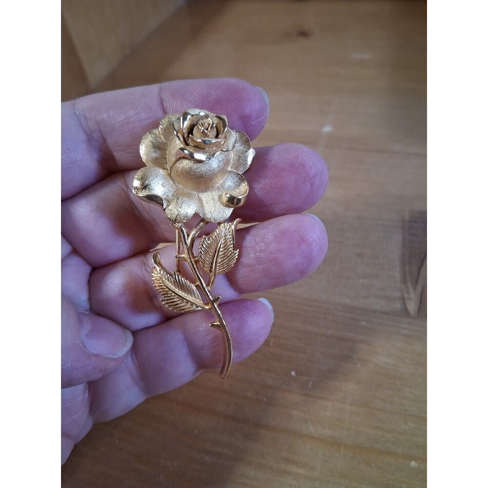 Brooch Pin Vintage Crown Trifari Rose  Estate Gold Tone 2.5" Nice! Signed